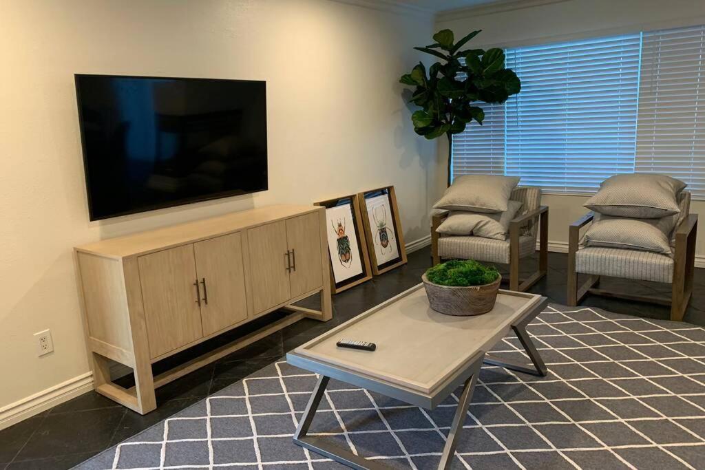 City Center Villa - Pool, Patio & Close To Beach! هونتينغتون بيتش، أورانج، كاليفورنيا المظهر الخارجي الصورة