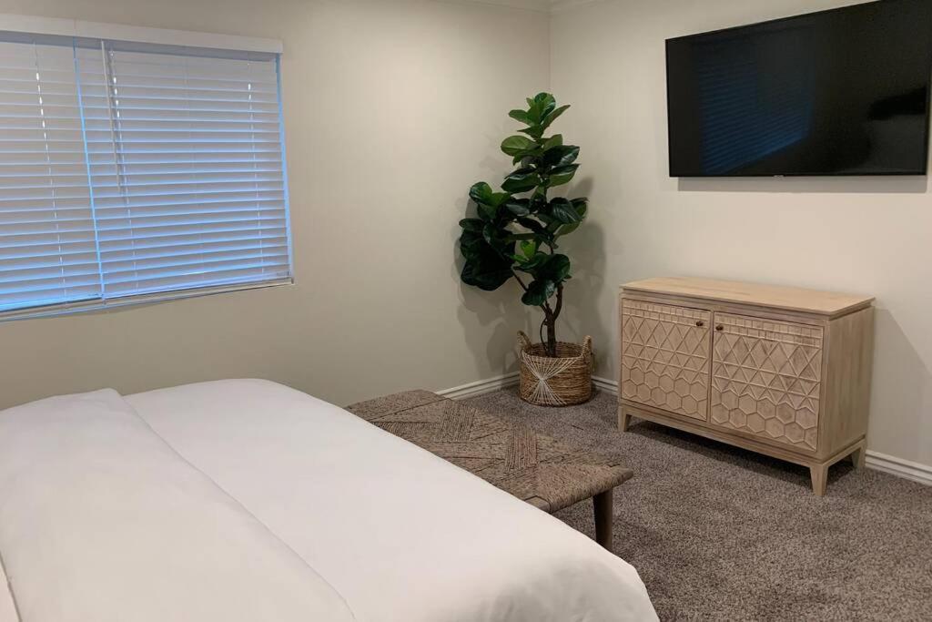 City Center Villa - Pool, Patio & Close To Beach! هونتينغتون بيتش، أورانج، كاليفورنيا المظهر الخارجي الصورة
